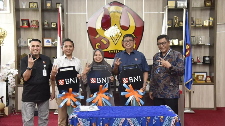 BNI Serahkan Tiga Kendaraan Dinas ke Untad, Perkuat Sinergi dan Dukungan Institusi