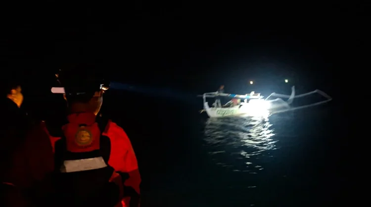 Tim SAR Gabungan Berhasil Evakuasi Nelayan Mati Mesin di Pulau Lutungan Toli-Toli