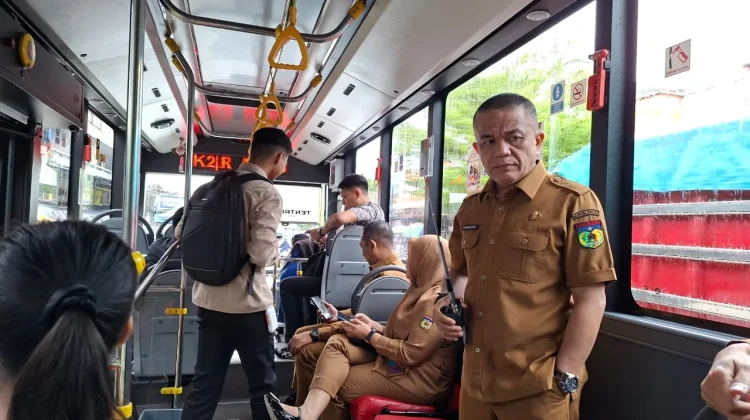 Wali Kota Keliling Naik Bus Trans Palu Pantau Kebersihan dan Ketertiban Kota
