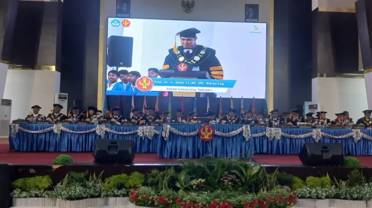Sah Menjadi Alumni, Rektor Minta Lulusan Mampu Beradaptasi Dengan Era AI