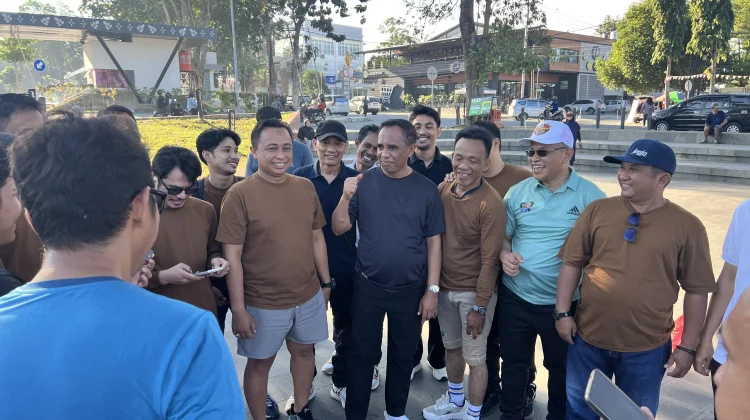 Gubernur Sulteng Berbaur dengan Warga, Olahraga Pagi di Lapangan Vatulemo