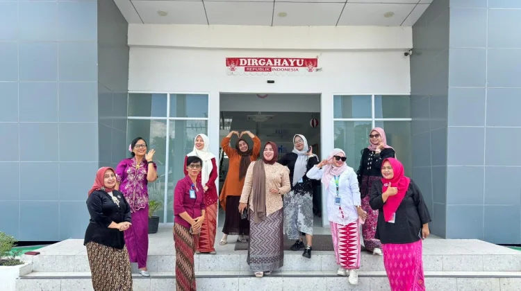 Semarak Hari Kartini di RRI Palu: Angkasawati Berkebaya Warnai Suasana Kantor