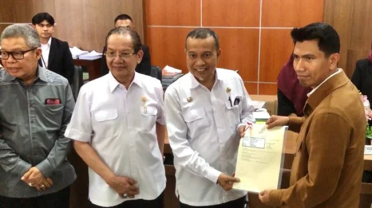 Kantor ATR/BPN Palu Serahkan Sejumlah Sertipikat Tanah