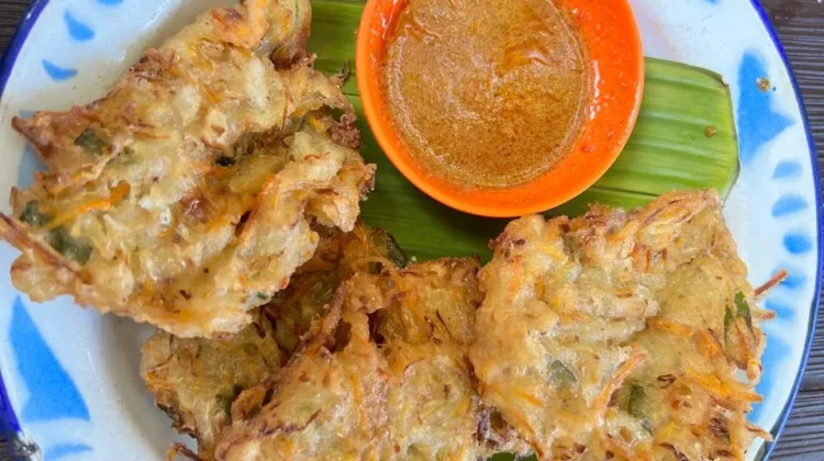 Bakwan Sayur Bumbu Kacang, Cita Rasa Sederhana yang Menggoda Selera