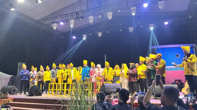 Pemukulan Gimba Tandai Pembukaan Festival Teluk Tomini