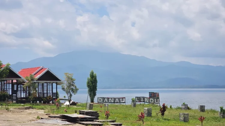 Menembus Terik di Palu, Berujung Teduh di Danau Lindu