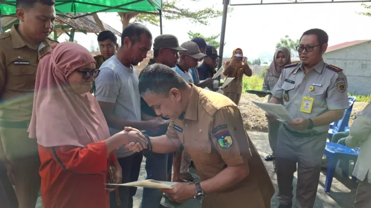 Wali Kota Palu Serahkan 180 Sertifikat Huntap