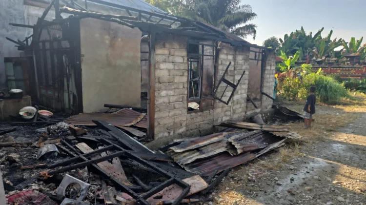 Kebakaran di Desa Tolai Parimo Satu Rumah Hangus