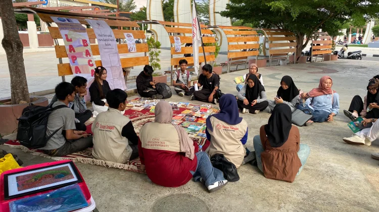 Gerakan Literasi Turun Tangan Palu Hadir di Taman Untad