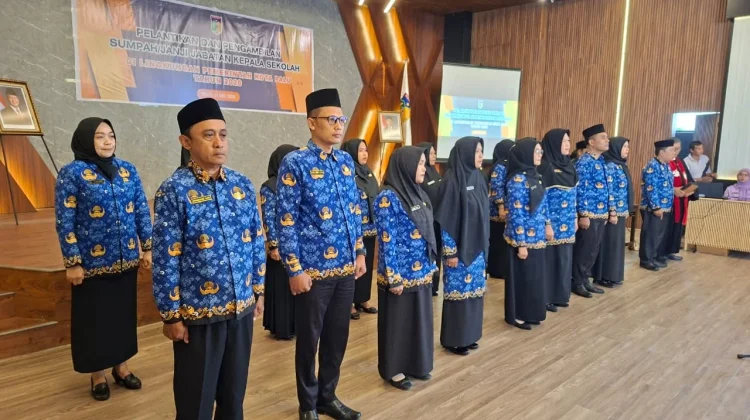Wali Kota Palu Lantik 18 Kepala Sekolah, Dorong Pembentukan Karakter Siswa