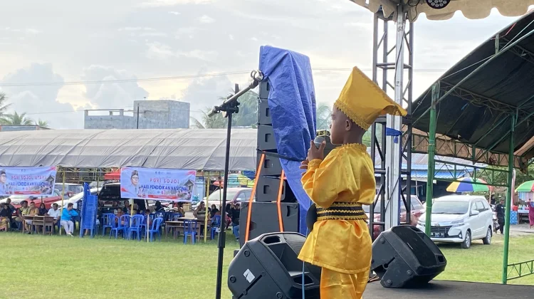 Gelak Tawa, Stand Up Comedy Tampil Meriahkan Peringatan Hardiknas di Donggala