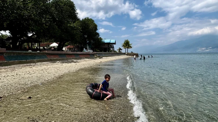 Pantai Vatumagompi Taipa Tawarkan Pesona Alam yang Menenangkan di Kota Palu