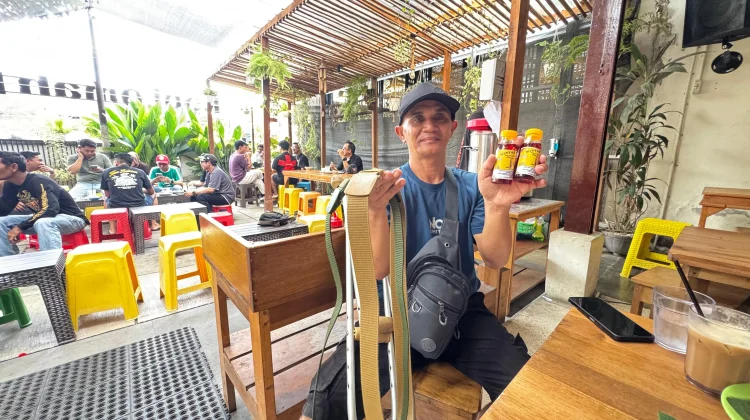 Semangat Muis Jualan Dengan Dua Tongkat