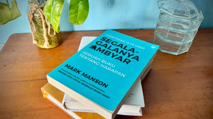 Segala-galanya Ambyar, Buku yang Membahas Harapan di Tengah Kekacauan Hidup