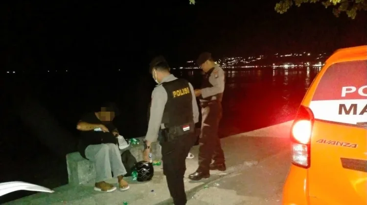Patroli Samapta Polres Banggai Bubarkan Pemuda Konsumsi Miras