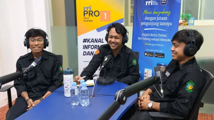 HMTL Untad Bangun Kepedulian Lingkungan lewat Dialog Radio