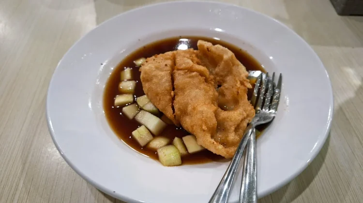 Pempek Kini Jadi Menu Favorit Nongkrong Anak Muda