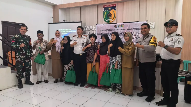 Bapas Palu Perkuat Kepedulian Sosial melalui Program Berbagi di Kelurahan Binaan