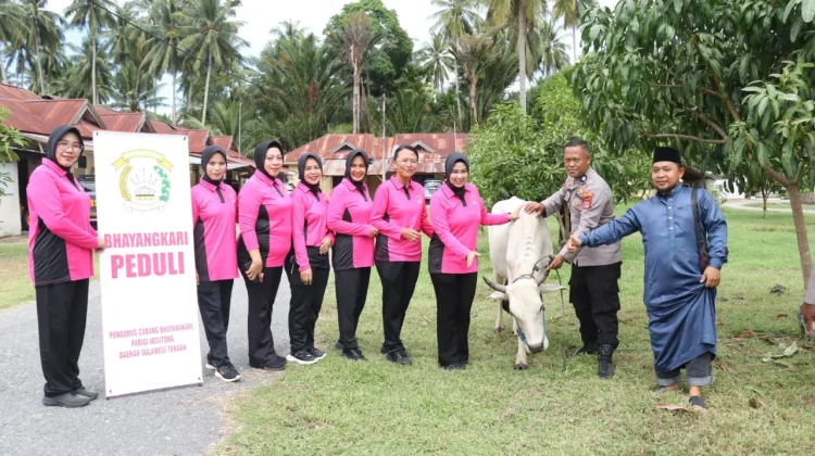 Polres Parimo Berbagi Kurban di Lapas dan Ponpes