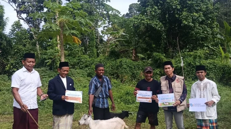Komunitas Cendekia Society.Id Salurkan Daging Kurban di Kecamatan Dampelas