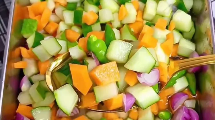 Acar Sayur Segar, Pelengkap Hidangan yang Diminati