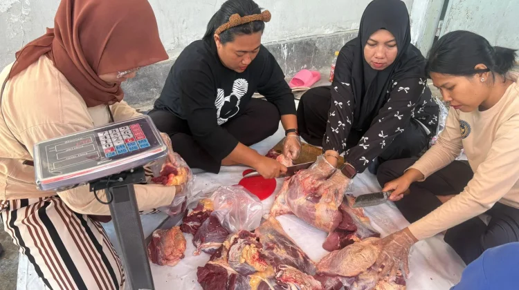 LPKA Palu Sembelih Sapi Kurban Bantuan Wali Kota Palu