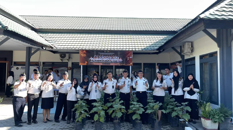 Dukung Asta Cita Presiden, Bapas Palu Panen Terong Hasil Program Ketahanan Pangan