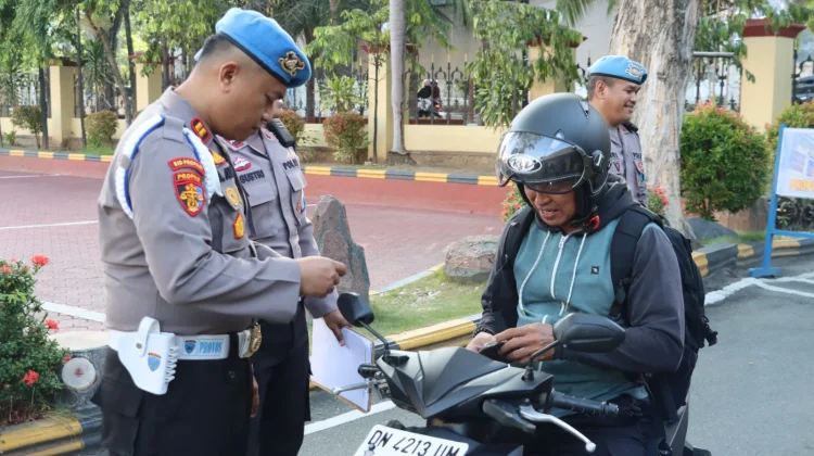 Tingkatkan Disiplin, Polresta Palu Periksa Kelengkapan Identitas Personel