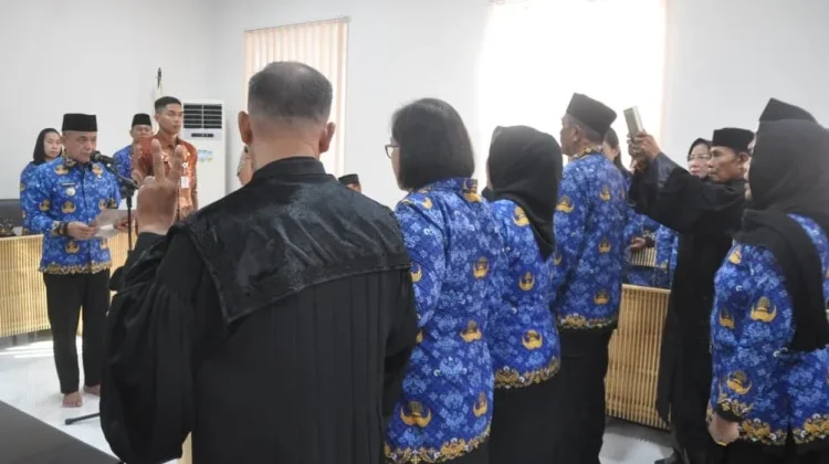 Lantik 11 Kepala Sekolah, Wali Kota Palu Tekankan Integritas