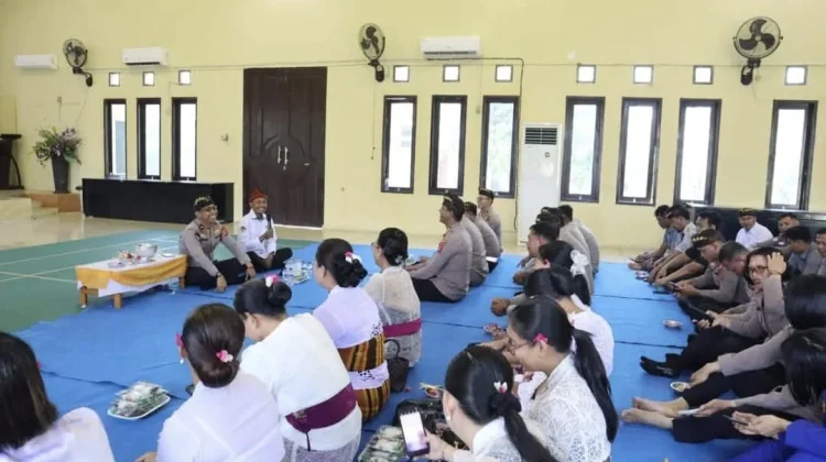 Penyuluh Agama Hindu Berikan Pembinaan Rohani di Polres Parimo