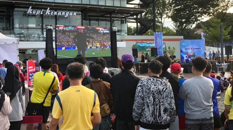 Masyarakat Meriahkan Nobar Bola Gembira Piala Dunia 2026 di Palu