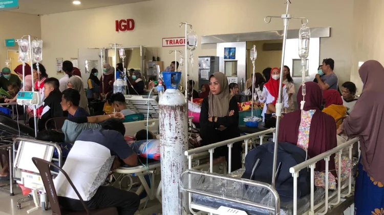 Pasien RSUD Anutapura Palu Dievakuasi ke Teras IGD Pasca Gempa M 6,7
