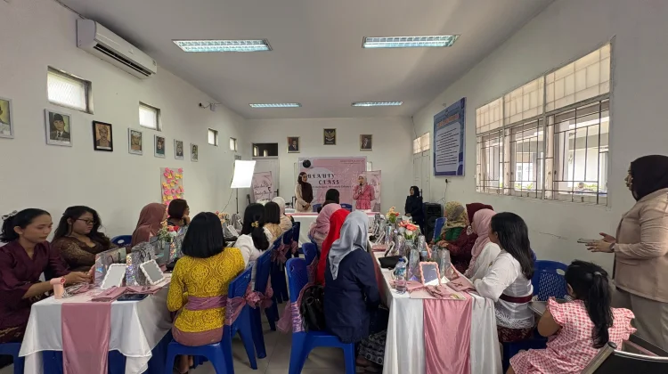 Gelar Pelatihan Kecantikan, DWP LPKA Palu Asah Keterampilan Rias Anggota