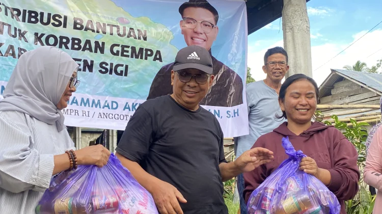 Waka MPR Akbar Supratman Beri Bantuan kepada Warga Korban Gempa di Sigi