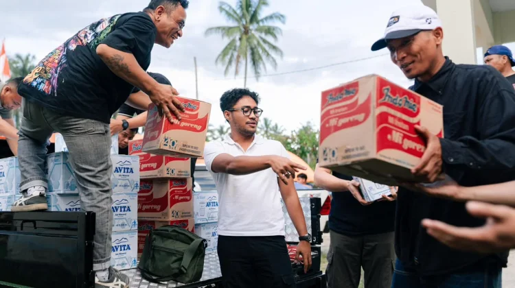 Peduli Korban Gempa Sigi, Ketua KONI Sulteng Salurkan Bantuan Sembako
