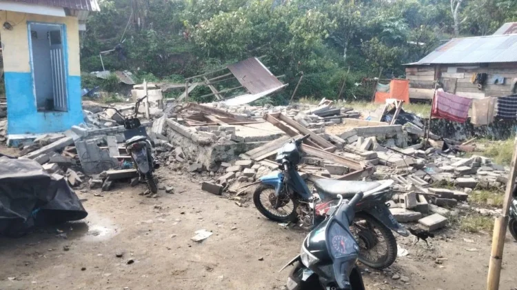 Wabup Poso  Kunjungi Warga Terdampak Gempa