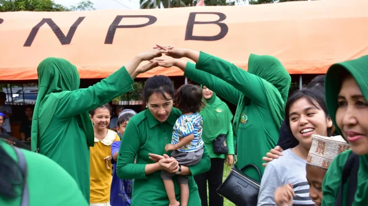 Persit Palaka Wira Salurkan Bantuan & Trauma Healing Korban Gempa Sigi