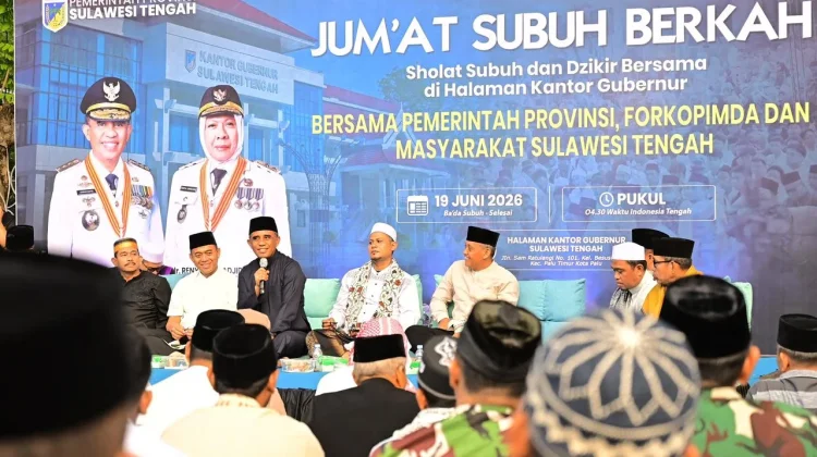 Ribuan Jamaah Ikuti Jumat Subuh Berkah di Kantor Gubernur Sulteng