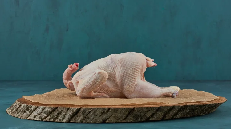 Sering Dianggap Bersih, Mencuci Ayam Mentah Justru Berisiko bagi Kesehatan