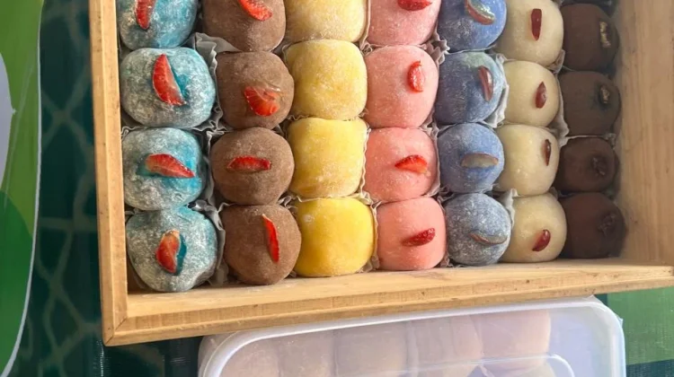 Mochi Warna-Warni, Camilan Lembut yang Kian Digemari