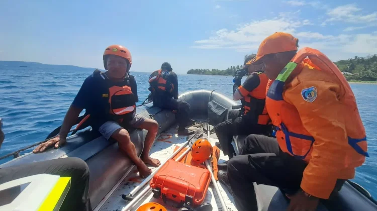 Jatuh dari Perahu, Warga Labuan Hilang di Pantai Salumbone