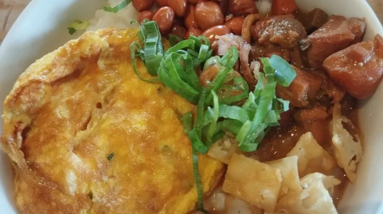 Bubur Ayam Modifikasi Jadi Pilihan Baru Pecinta Kuliner