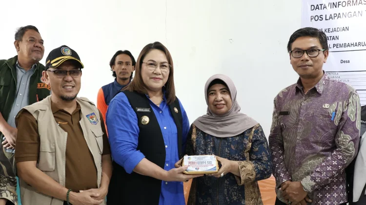 Disdikpora Donggala Beri Bantuan Rp55 Juta dan Sembako untuk Korban Gempa Sigi