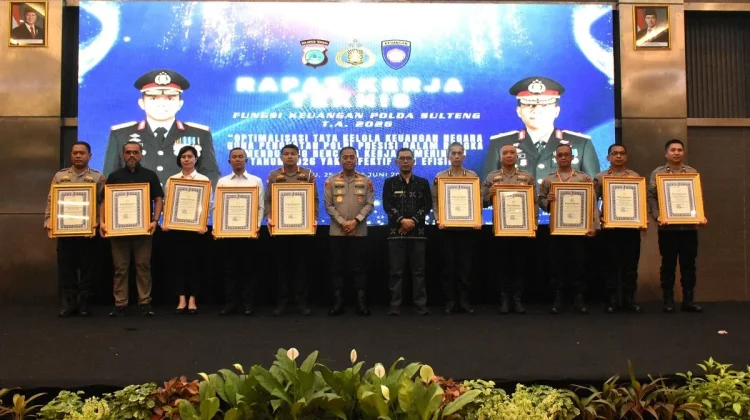 Rakernis Bidang Keuangan, Polda Sulteng dan 10 Personel Terima Penghargaan