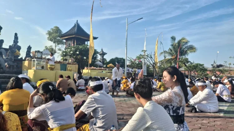 Ribuan Umat Hindu Hadiri Persembahyangan Hari Raya Kuningan