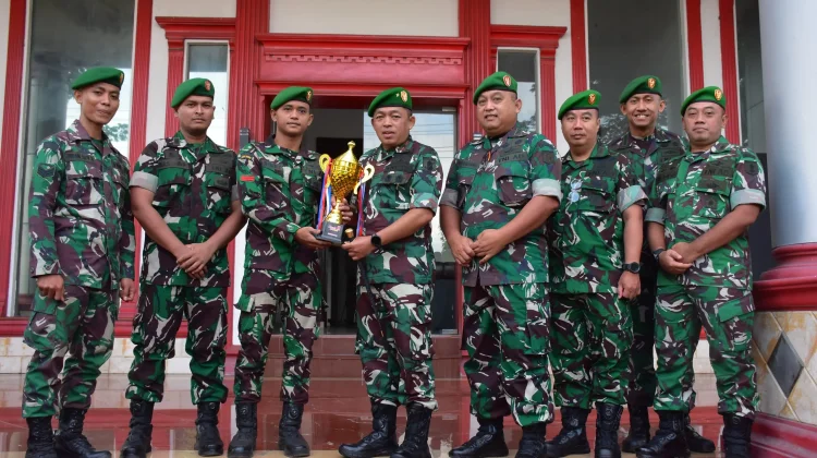 Danrem 132/Tadulako Tekankan Disiplin, Terima Piala Badminton Kapolda Cup 2026