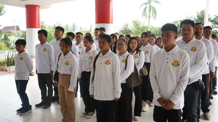 Wabup Poso Lepas Kontingen Utsawa Dharmagita ke Seleksi Tingkat Provinsi