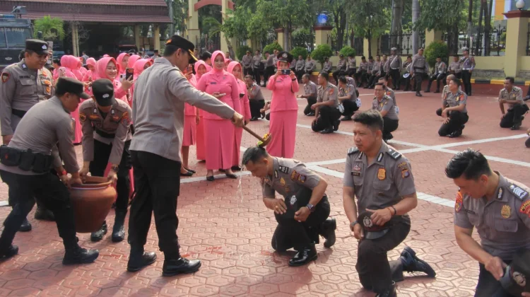 Lima Puluh Empat Personel Polresta Palu Naik Pangkat