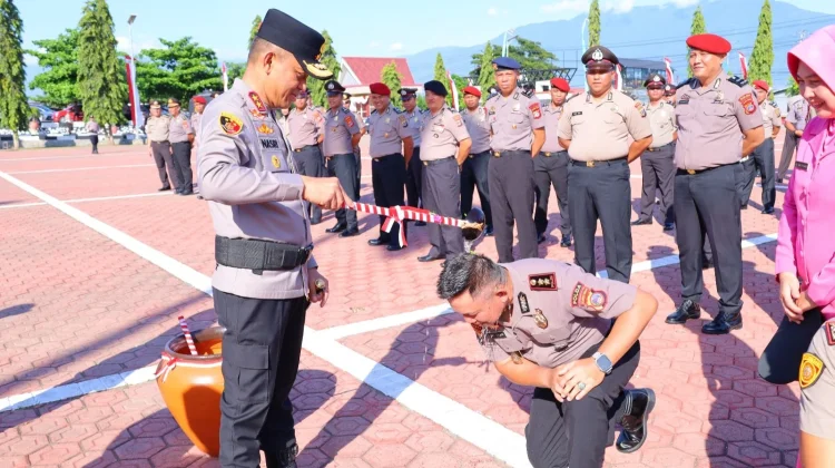 Ratusan Personel dan PNS Jajaran Polda Sulteng Resmi Naik Pangkat