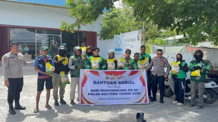 Ditbinmas Polda Sulteng Bagikan Beras dan Sembako kepada Masyarakat